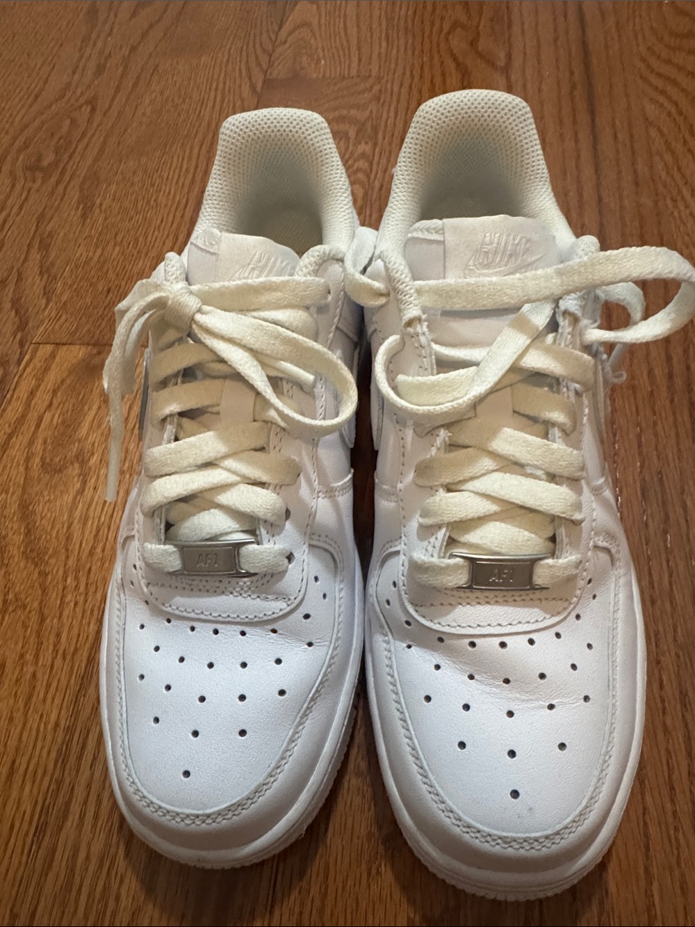 Nike women’s White Low-Top Leather Sneakers
